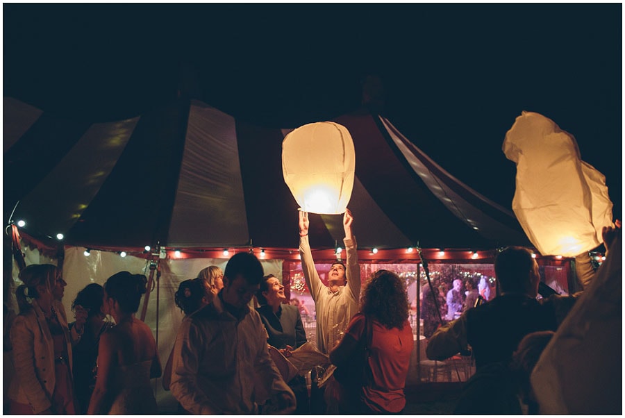 circus_tent_wedding_320