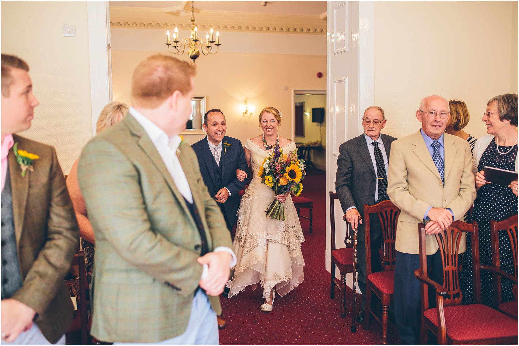 Clawdd_Offa_Farm_Wedding_Photography_0002