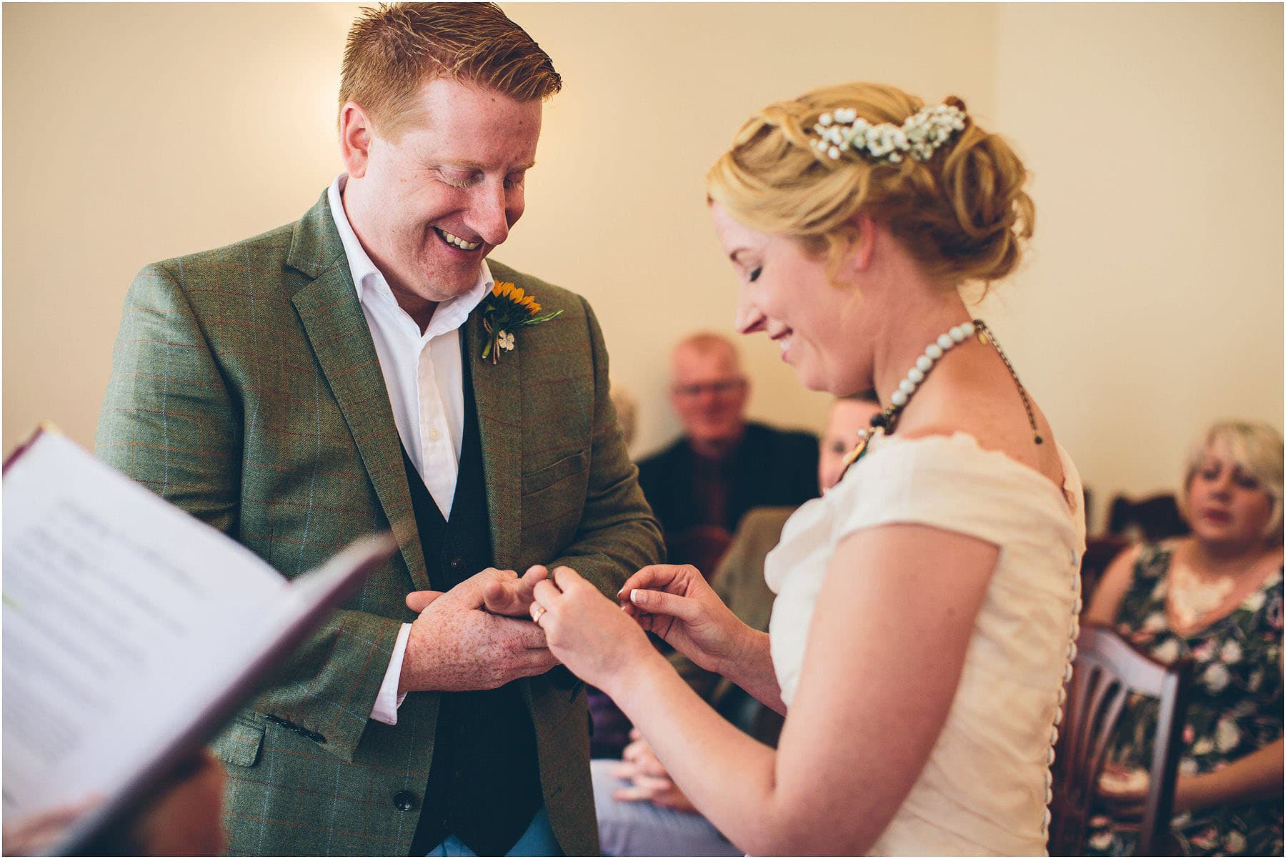 Clawdd_Offa_Farm_Wedding_Photography_0010