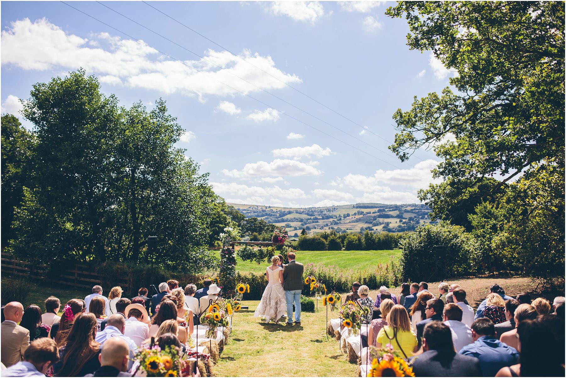 Clawdd_Offa_Farm_Wedding_Photography_0039