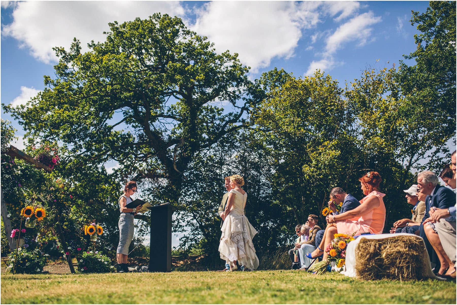 Clawdd_Offa_Farm_Wedding_Photography_0042