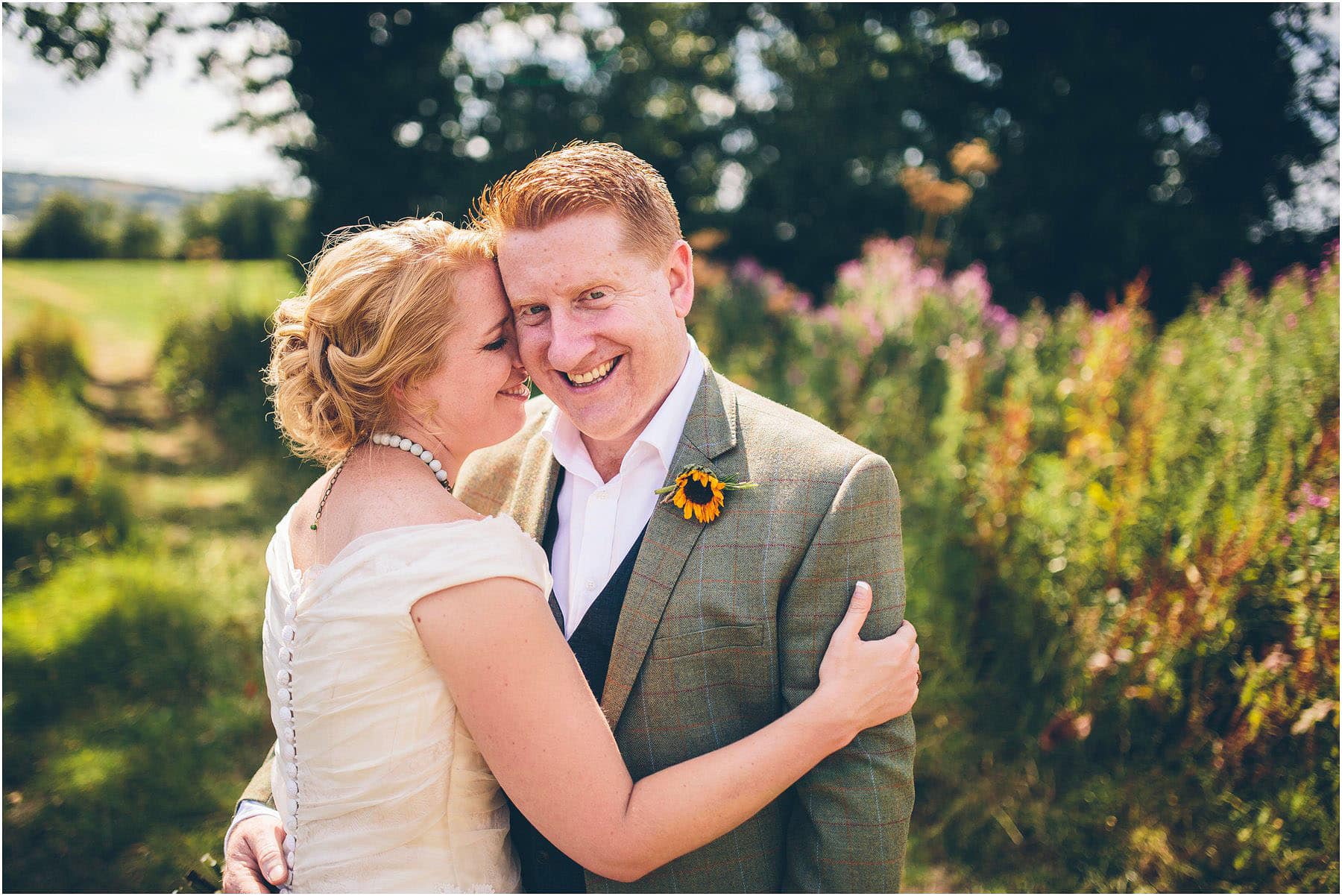 Clawdd_Offa_Farm_Wedding_Photography_0075