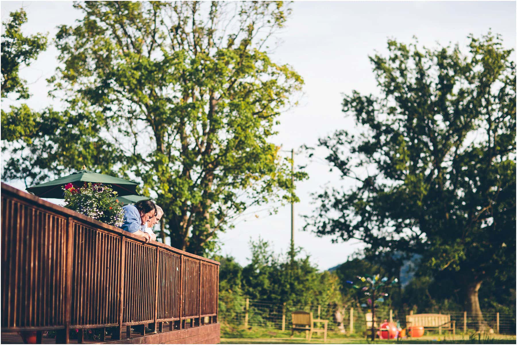 Clawdd_Offa_Farm_Wedding_Photography_0110